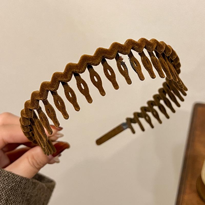 

Женская нескользящая флокированная повязка для волос: Идеально для умывания лица, макияжа и укладки волос осенью и зимой.