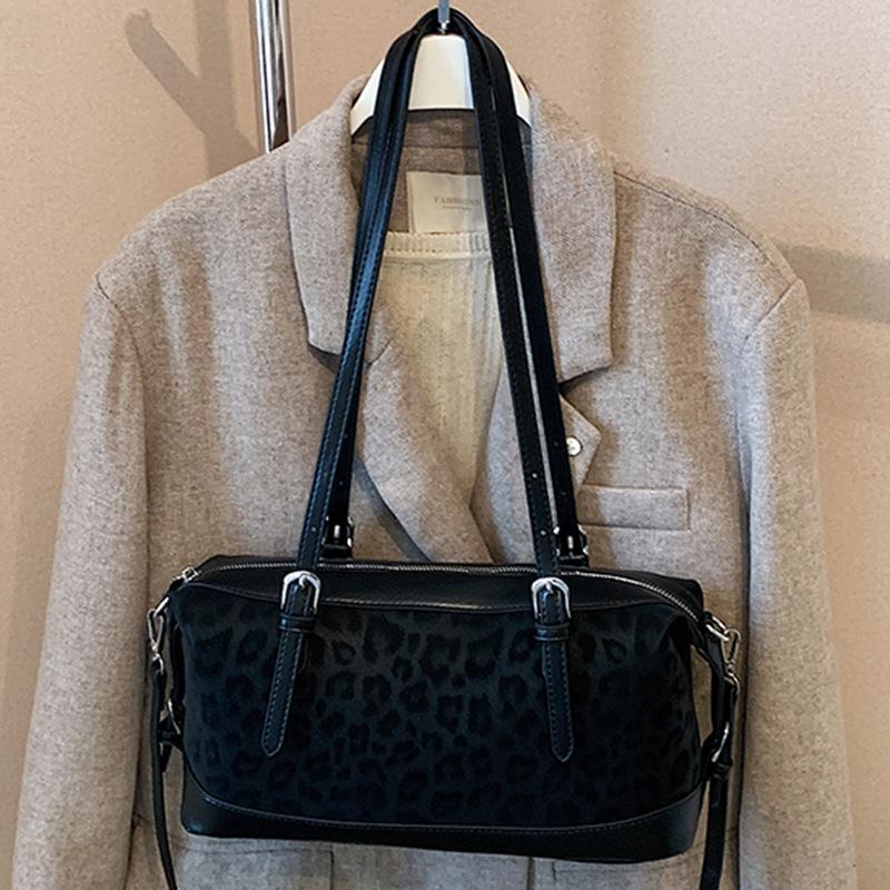 Simple and Large-capacity Underarm Bags, Autumn New Trends, Simple Messenger Bags, Fashionable Commuter Shoulder Bags