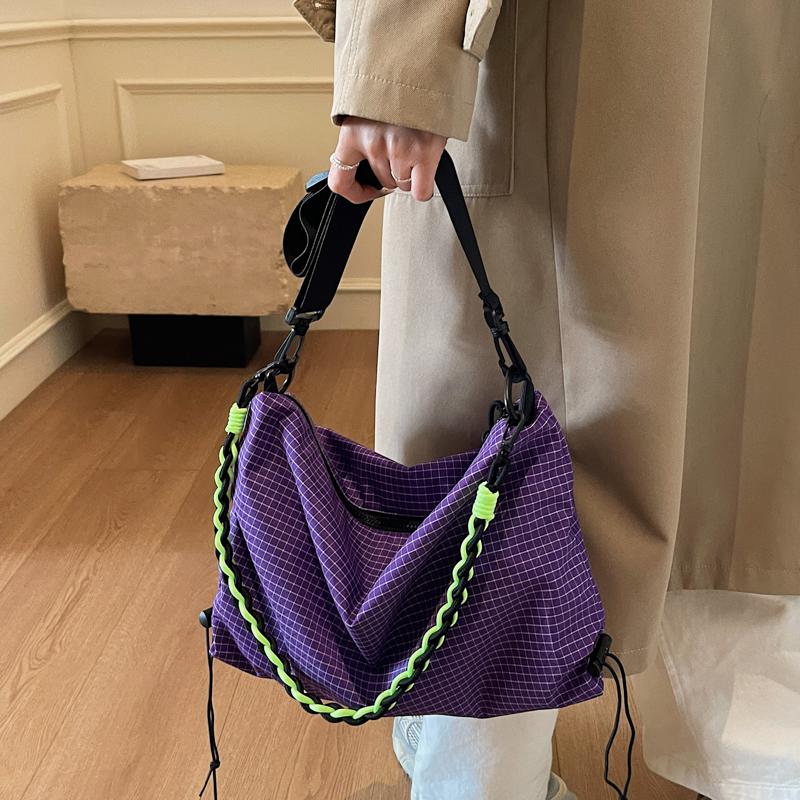 Bolsa Transversal Leve de Grande Capacidade Feminina de Nylon Xadrez para Ombro ou Axila Bolsa Tote para Estudante e Trabalhador