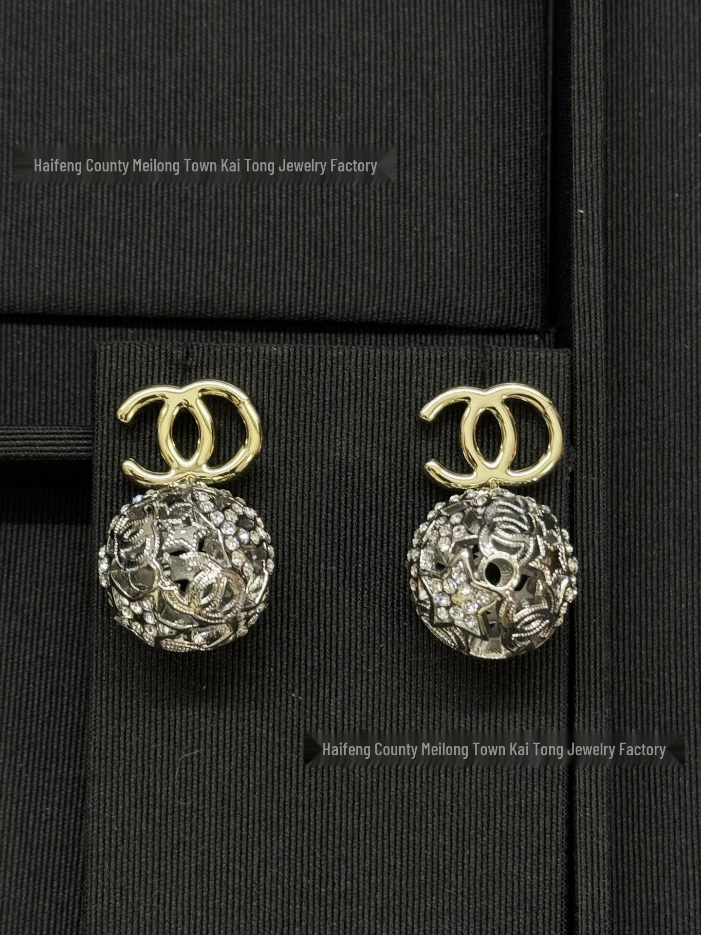 Классические двуцветные серьги-подвески с жемчугом и черными бусинами: Универсальный, стиль легкой роскоши