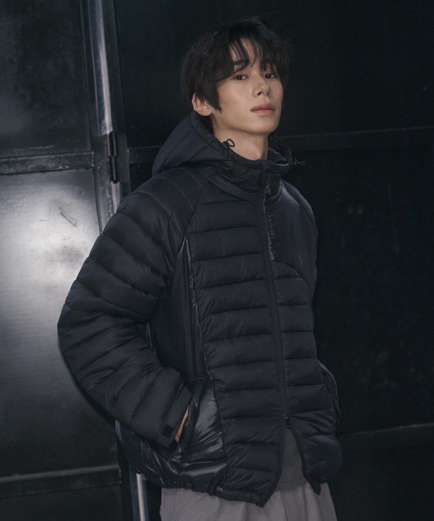 Leathery Curved Line Lightweight Puffer Jacket [Black]
