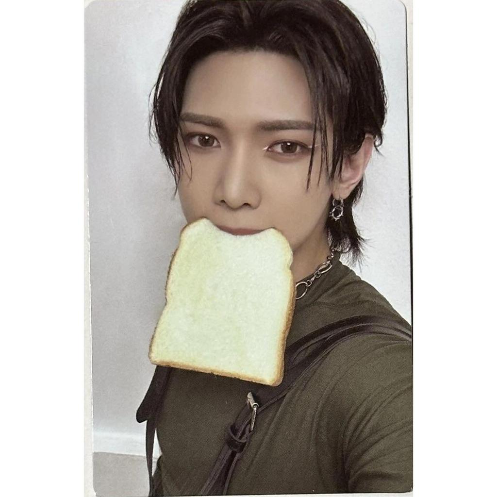 ATEEZ THE WORLD EP.2:OUTLAW A / DENÍK / JEDNOTKA DENÍKU / Z ver. OFICIÁLNÍ FOTOKARTA