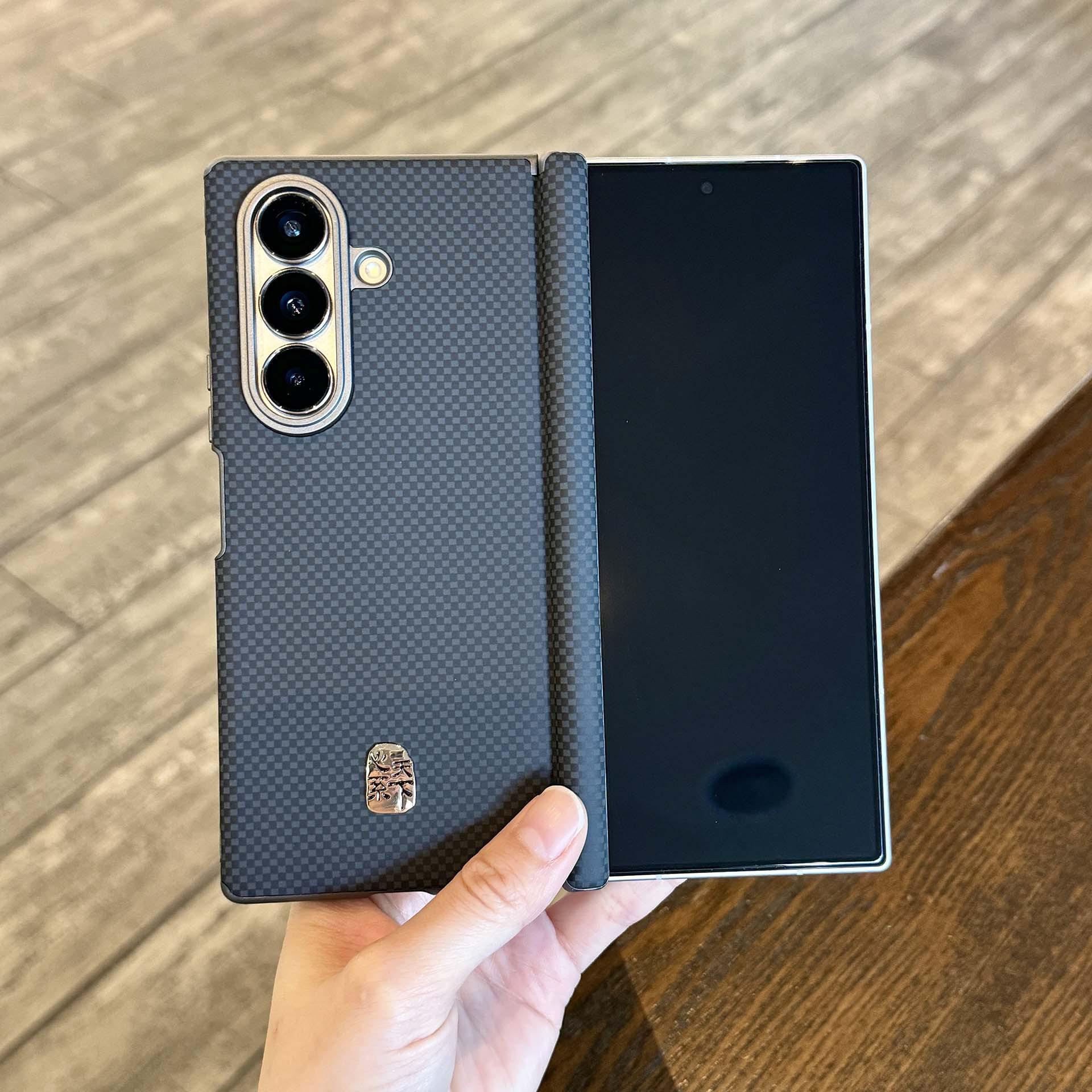 

Чехол для Samsung Z Fold 7 с двойной защитой средней оси (Корпус W25/W26) W25 with Packaging