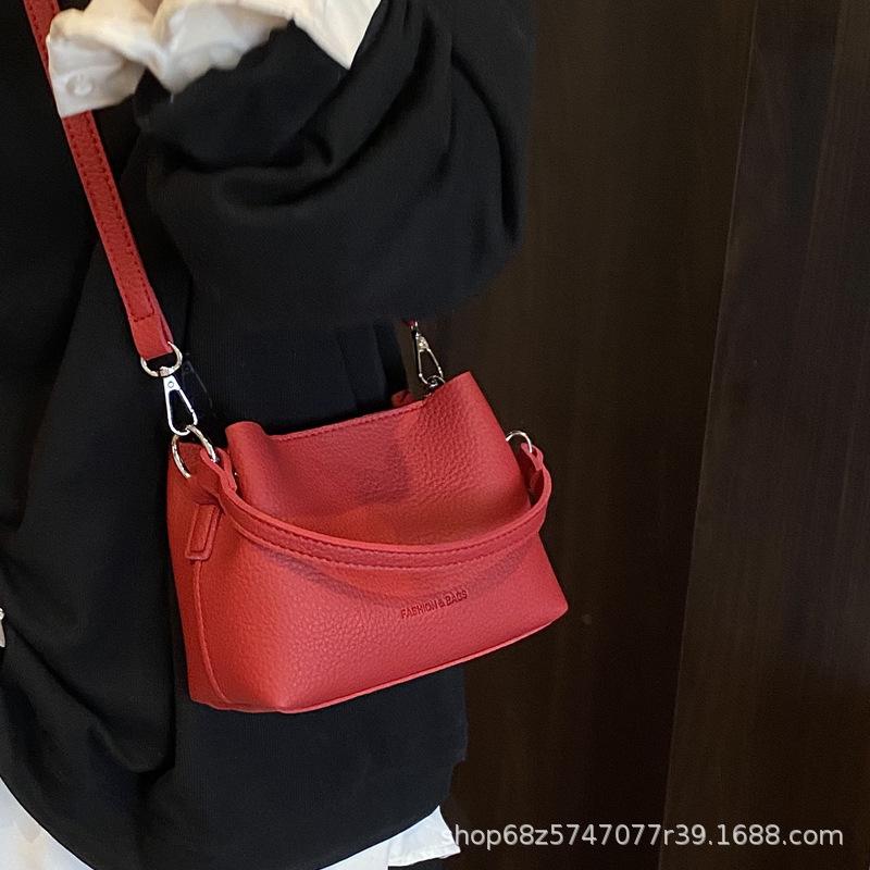 Korean Version of Fashion Bucket Bag 2025 New Trend Versatile Women Crossbody Niche Popular Super Fire Shoulder Bag