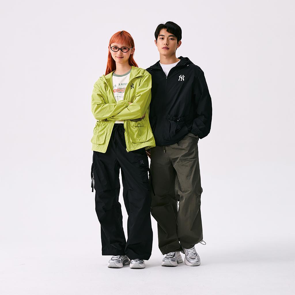 New MLB New York Yankees Basic Collection SS25 Windproof Jacket Unisex Light Olive Green 3AWJB0453-50OLL