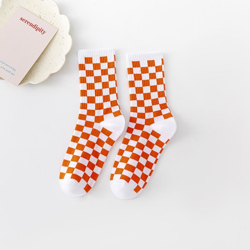 Trendy Plaid Mid-Calf Socks for Men & Women: Fashionable College Style Sporty Couples' Socks