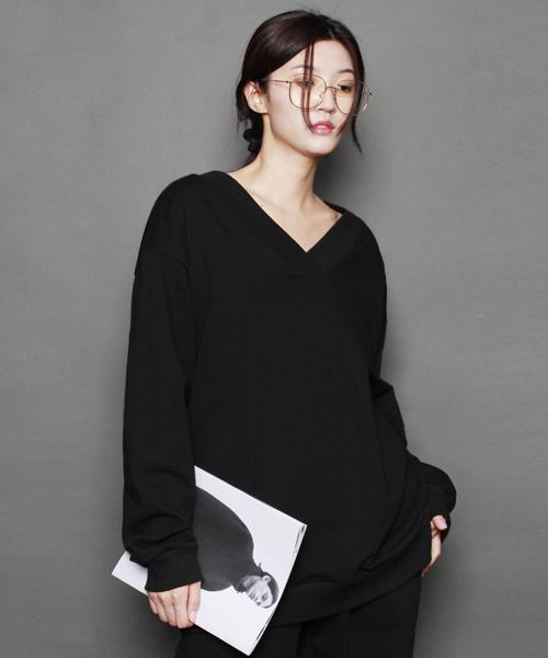 STUDIO 235 Boyfit V-Neck Sweatshirt Black