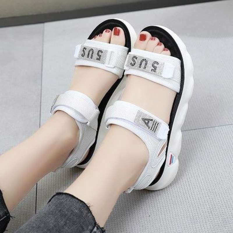 Sports sandals flat-soled fairy wind ins tide 2025 new summer Korean version casual Velcro beach shoes