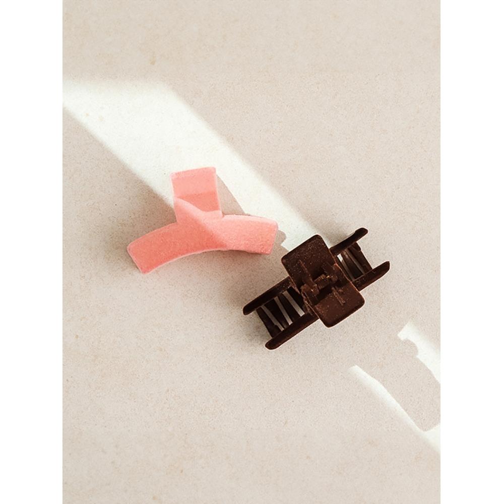 Daiso Velvet Clip Small Pack Of 2 mixed (brown-red)