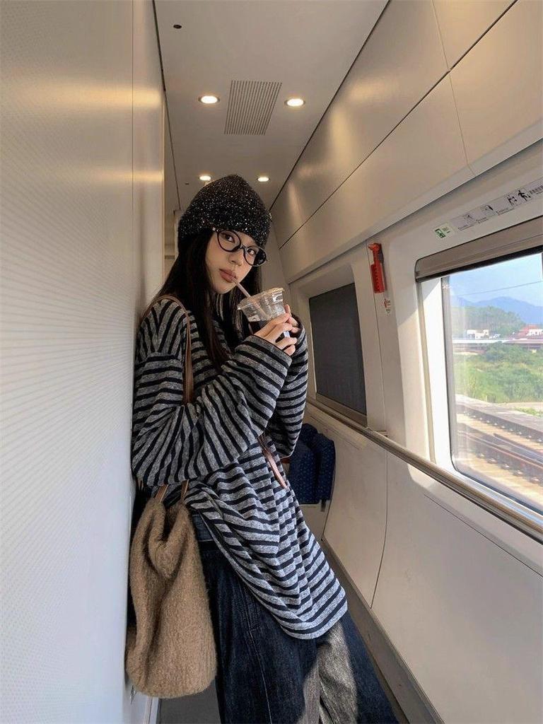 Korean Loose-Fit Color Block Stripe Long Sleeve Women's T-Shirt - Early Autumn 2025