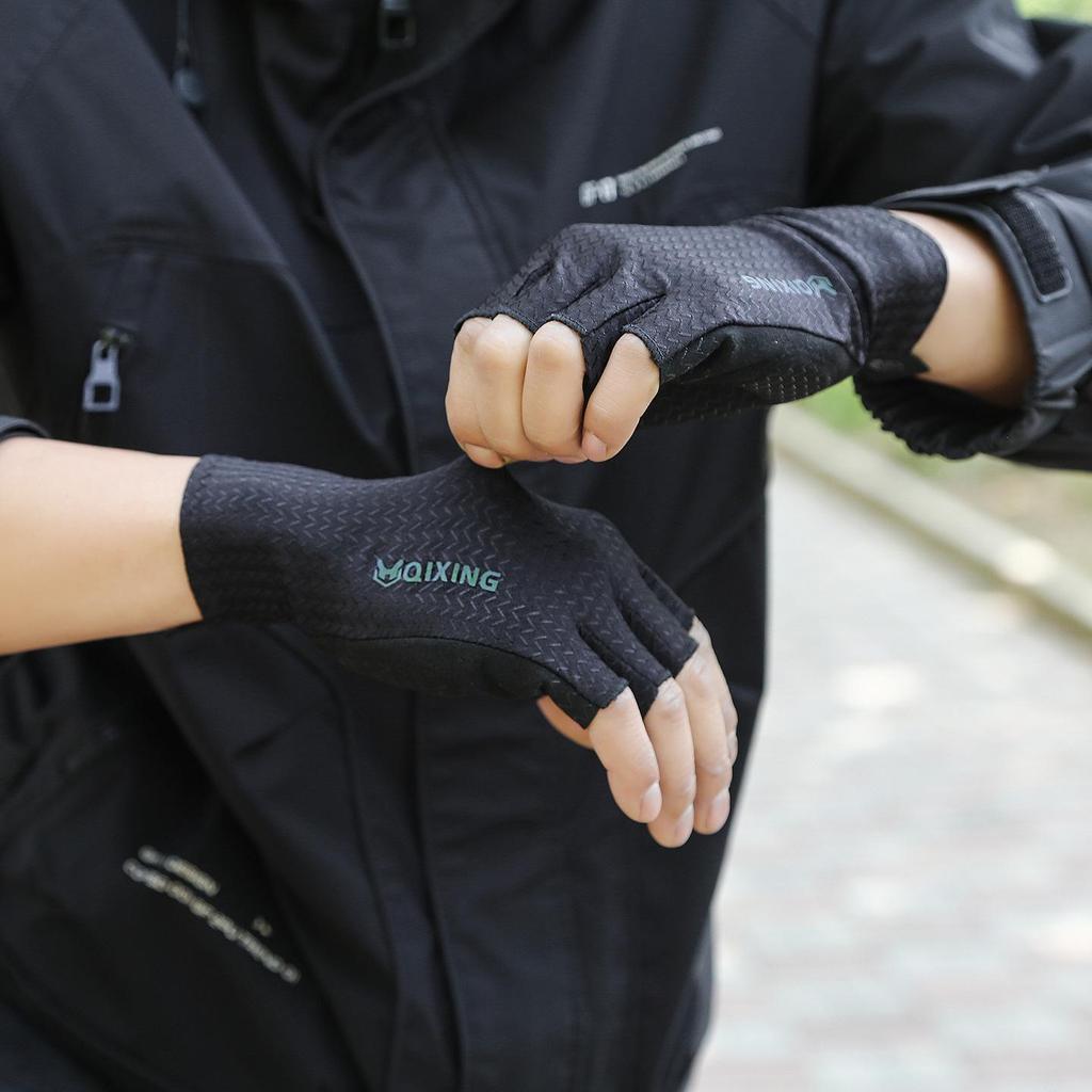 Unisex Half-Finger Cycling Gloves: Non-Slip, Shock-Absorbent, Sun-Protective, Ideal for Mountain and Road Biking.