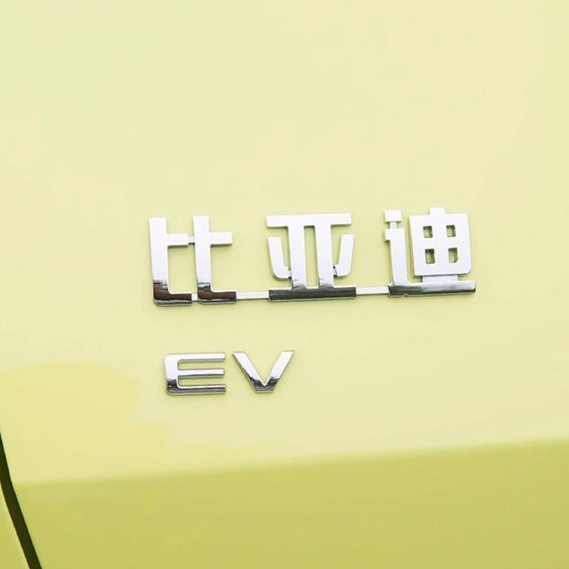 BYD Seagull originalbil bakre kinesisk teckenetikett EV-bagageutrymme engelska bokstäver svärtade Svart Krigare modifierad dekoration