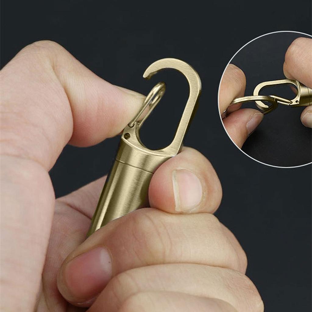 Kompaktes Pillenetui mit Schlüsselanhänger, praktischer Pillenbehälter aus Messing mit Schlüsselanhänger, sicheres Reiseetui für Medikamente