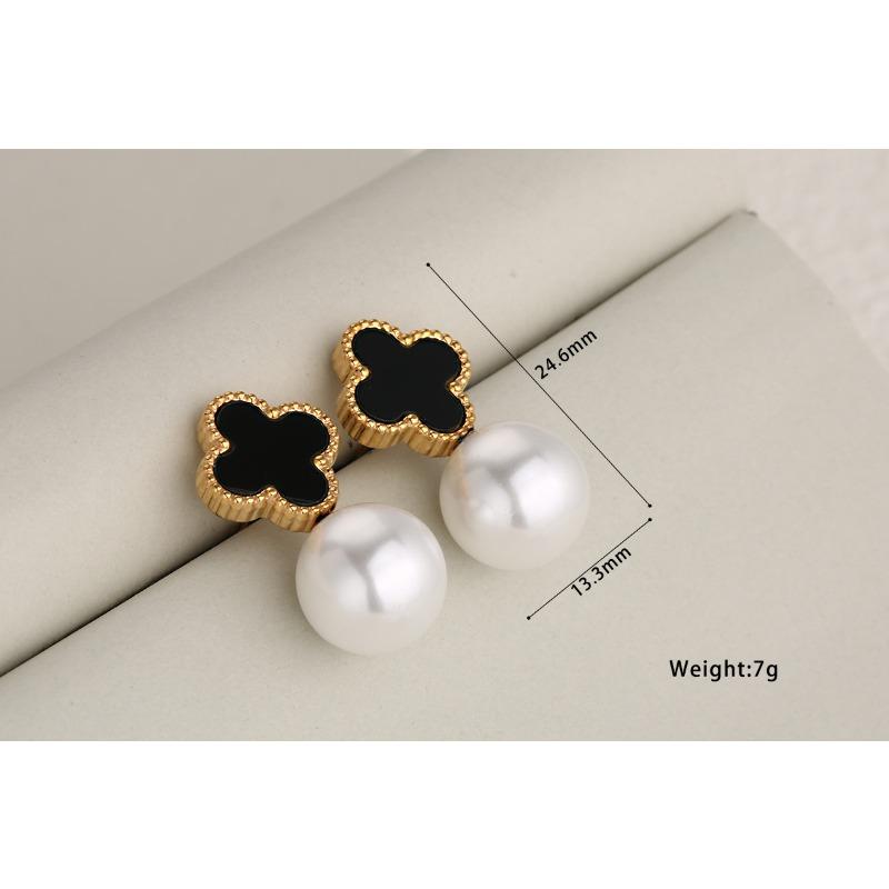Fashionable, minimalist, retro Korean version Lucky Clover Pearl stainless steel earrings