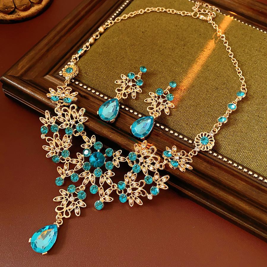

3 Pcs Vintage Inlaid Rhinestone Flower Jewelry Sets for Women Pendant Necklace Retro Light Luxury High-end Earring Set