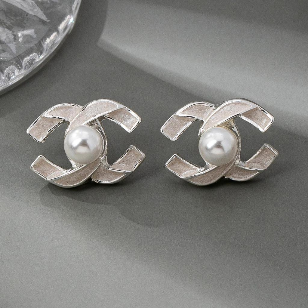 Daisy Jewelry: Imitation Pearl & Rhinestone CC Pendant Earrings for Women's Daily Wear