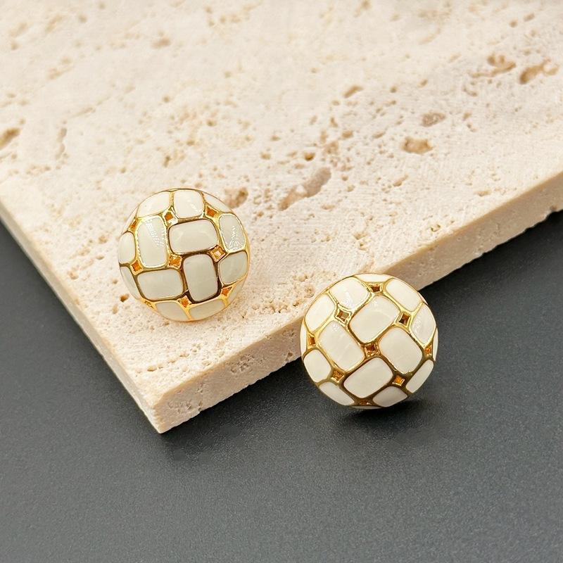 

Direct Sales Summer Fashion Women S High-End Stud Earrings Enamel Spherical Earrings білий