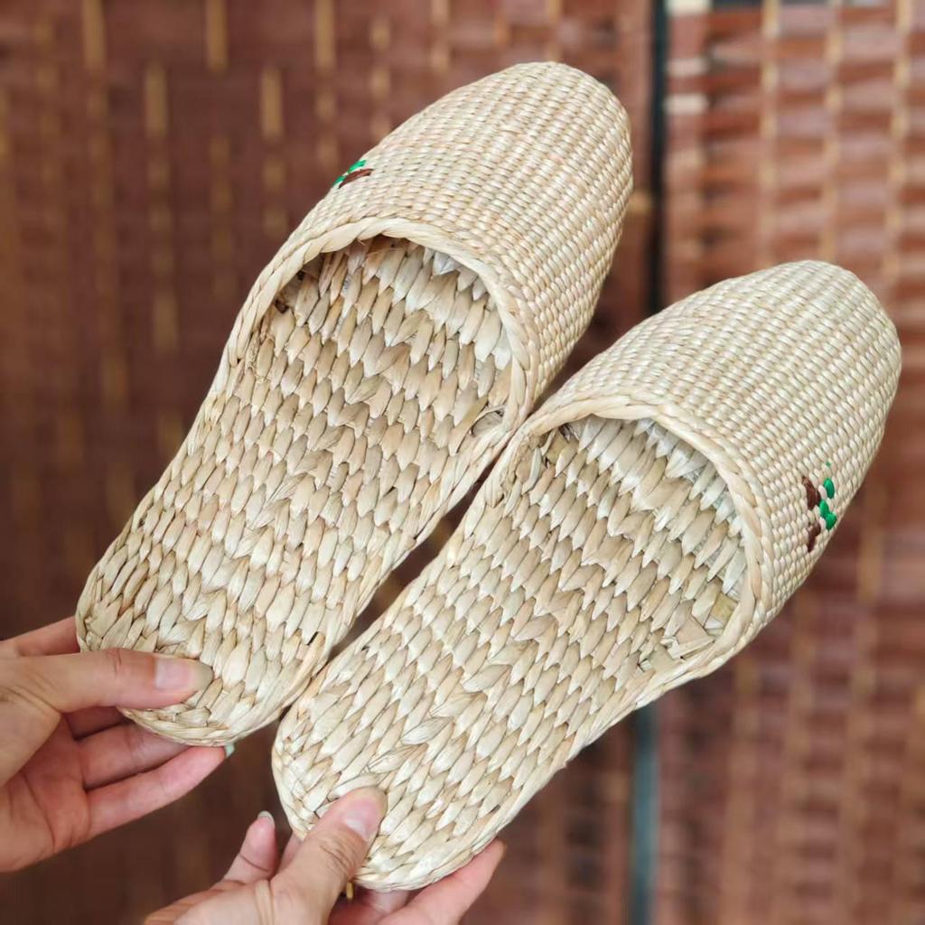 Finely Woven Cattail Slippers - Handmade Straw Shoes for Men & Women, Comfortable & Nourishing Mesh Design.