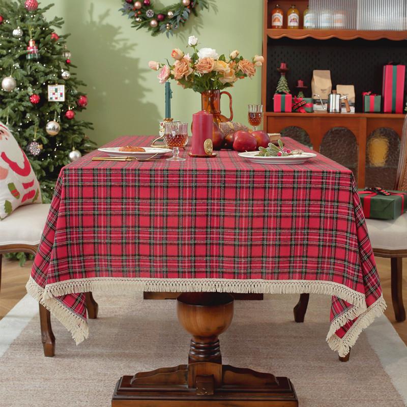 

Рождественская красная клетчатая скатерть с золотой нитью и кисточками One Size