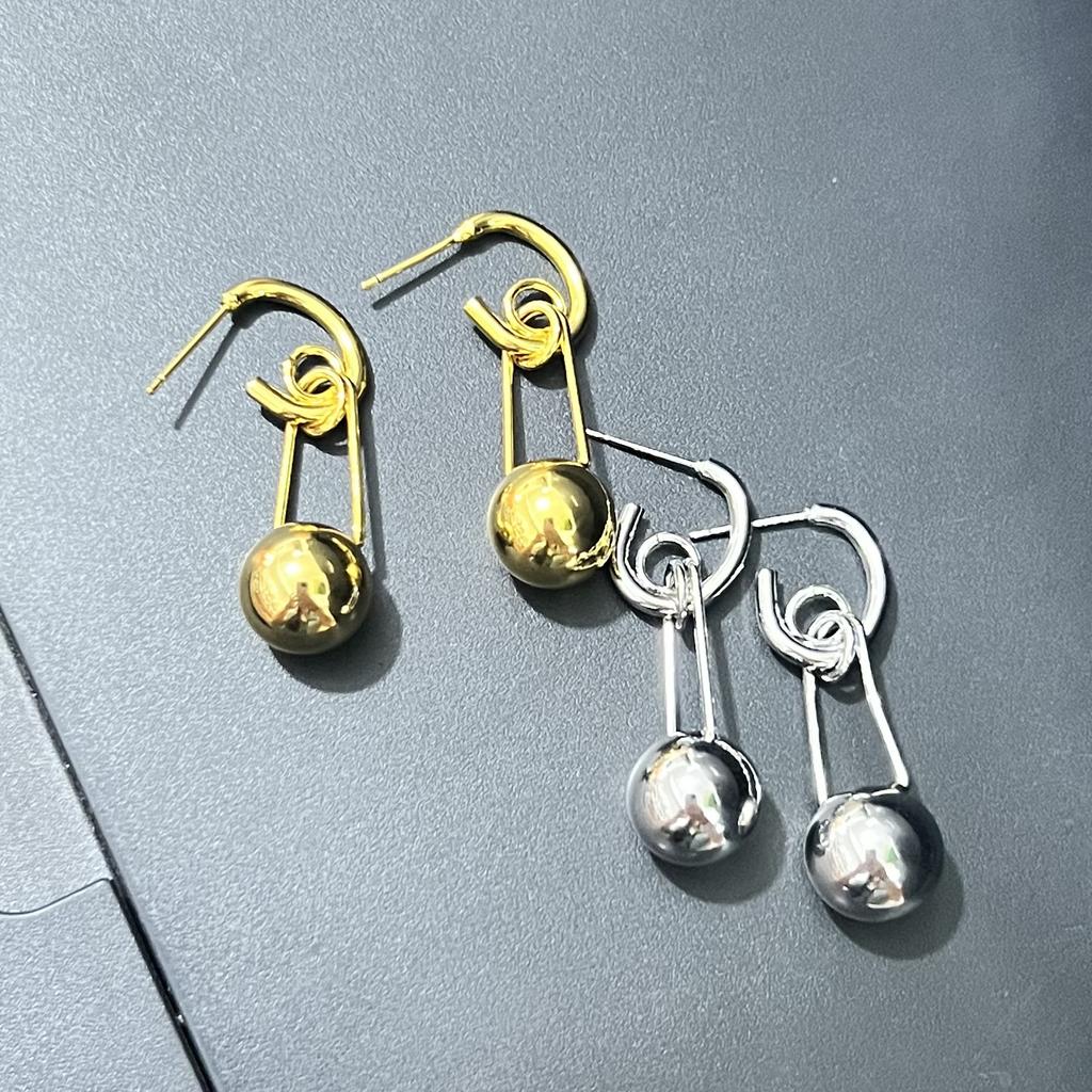 French Personality Design Sense Ball C-Shaped Earrings Femininity Light Luxury High Sense Cold Wind Stud Earrings