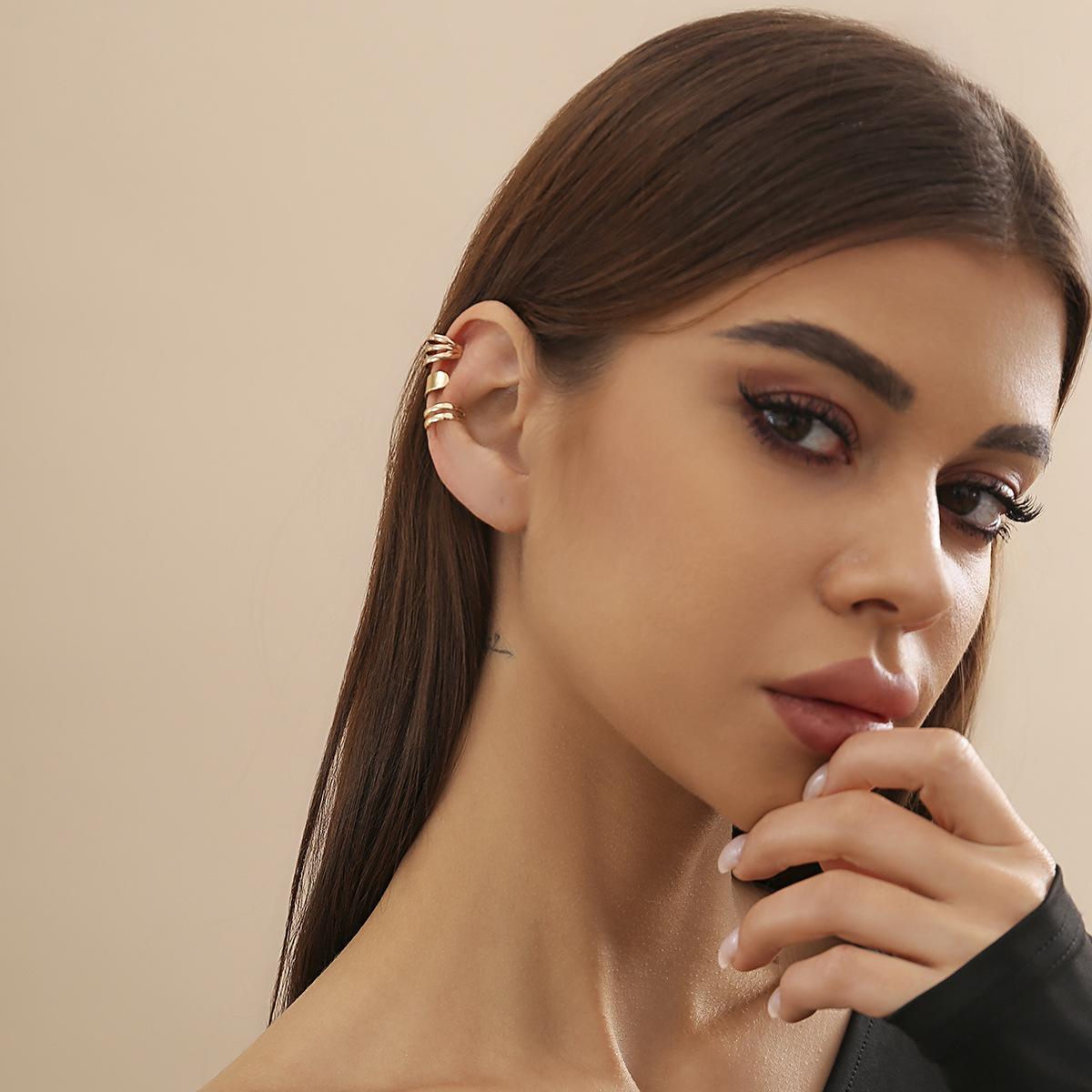 

Metal wind double-circle polished Earrings jewelry, sweet and cool design, simple geometric ear clips, women