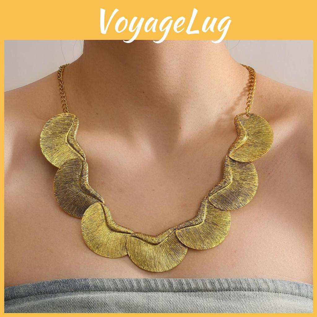 Retro Art Deco Alloy Pendant Necklace With Crescent Shape For Ladies