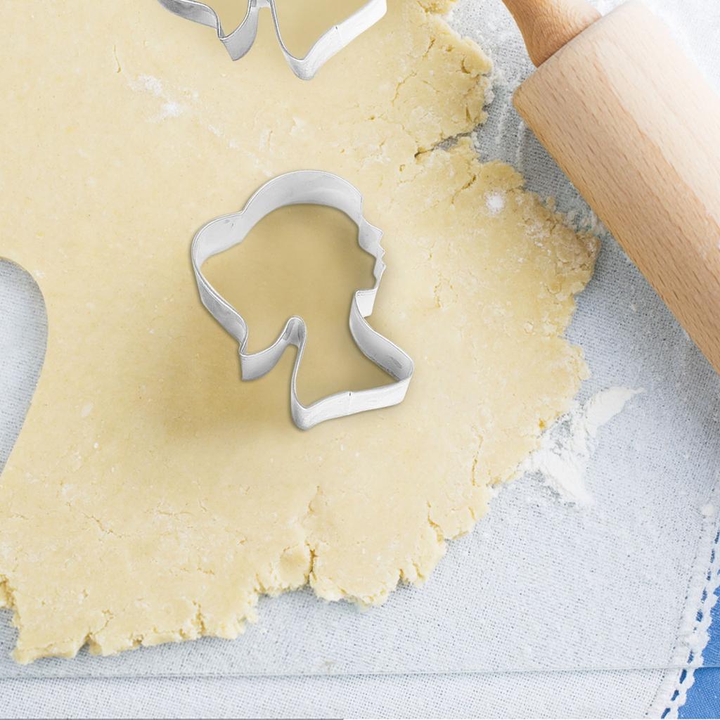 Mașină pentru prăjituri în formă de fată. Mașină pentru prăjituri cu cap de păpușă