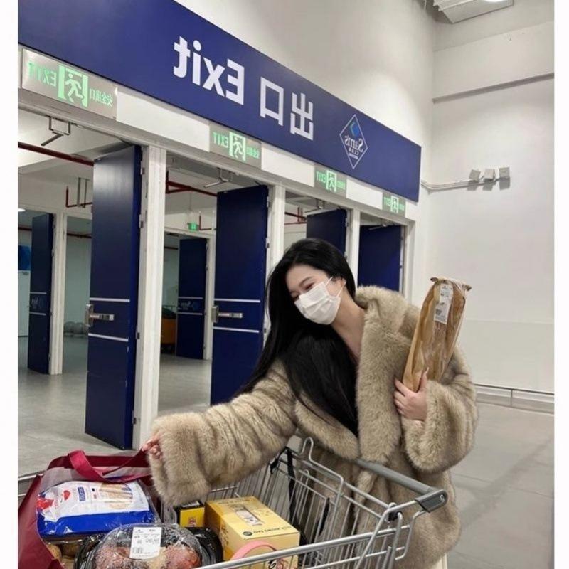 Autumn and Winter New Thickened Imitation Fox Fur Integrated Light Temperament Long Leather Coat Coat Women