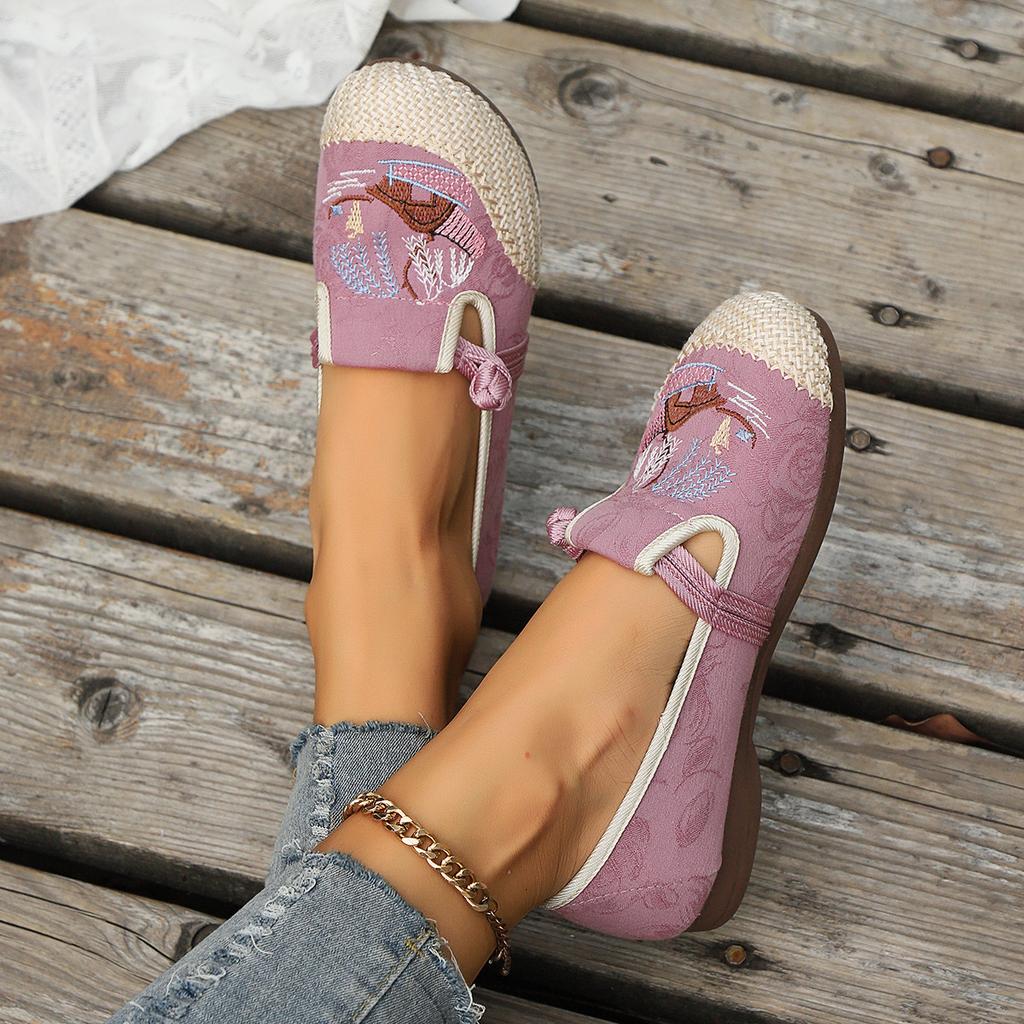 In, Pantofi de pescar, Pantofi simpli, Pantofi brodați, Stil etnic, Pantofi de mamă