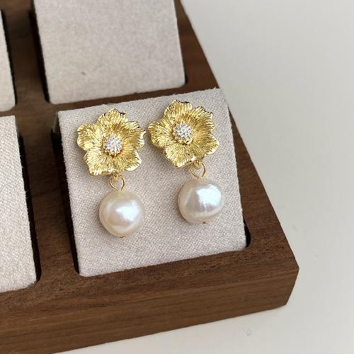 French Light Luxury Baroque Pearl Earrings Personality Fashion Temperament Freshwater Pearl Earrings Retro Earrings High-end Sense