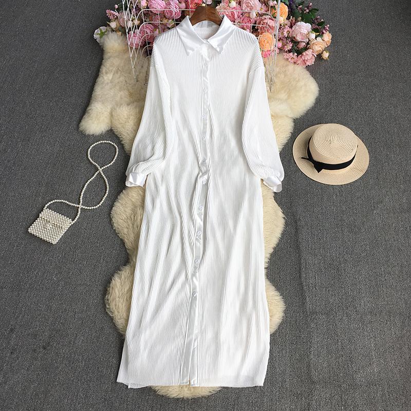 Letnia, jednokolorowa, luźna plisowana sukienka z klapami