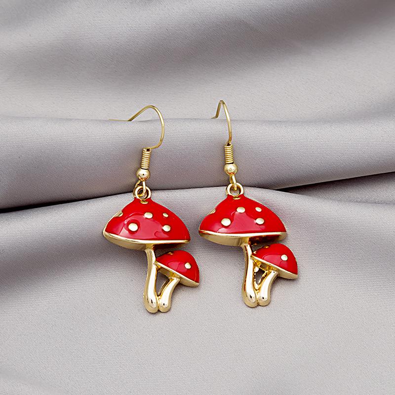S925 Silver Needle Mushroom Earrings: Trendy Cartoon Design for a Fresh Summer Look