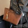 Retro large-capacity bag women's 2025 new niche high-end sense popular fashion shoulder bag commuter tote bag