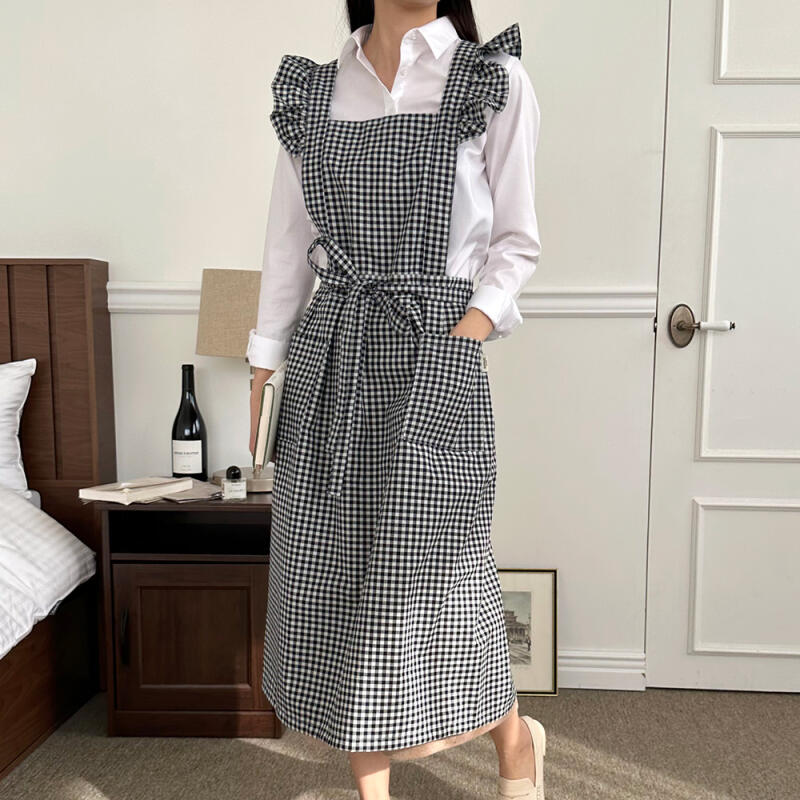 Базовый фартук в клетку с оборками