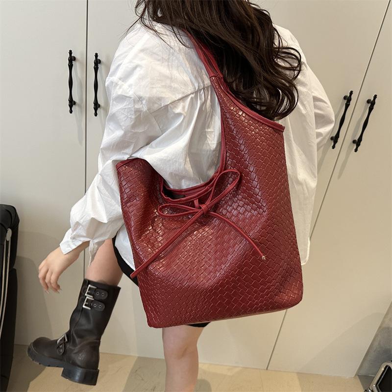 2025 early spring woven texture tote bag new simple casual retro large capacity versatile daily shoulder bag women