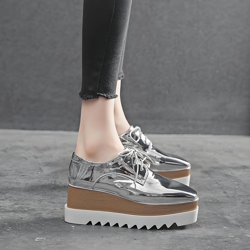 

2025 Осень Лакированная кожа Платформа Туфли-маффины Женские На шнуровке Клиновидный каблук Одинарные туфли Обувь, увеличивающая рост Британский HZB 40 серебряный