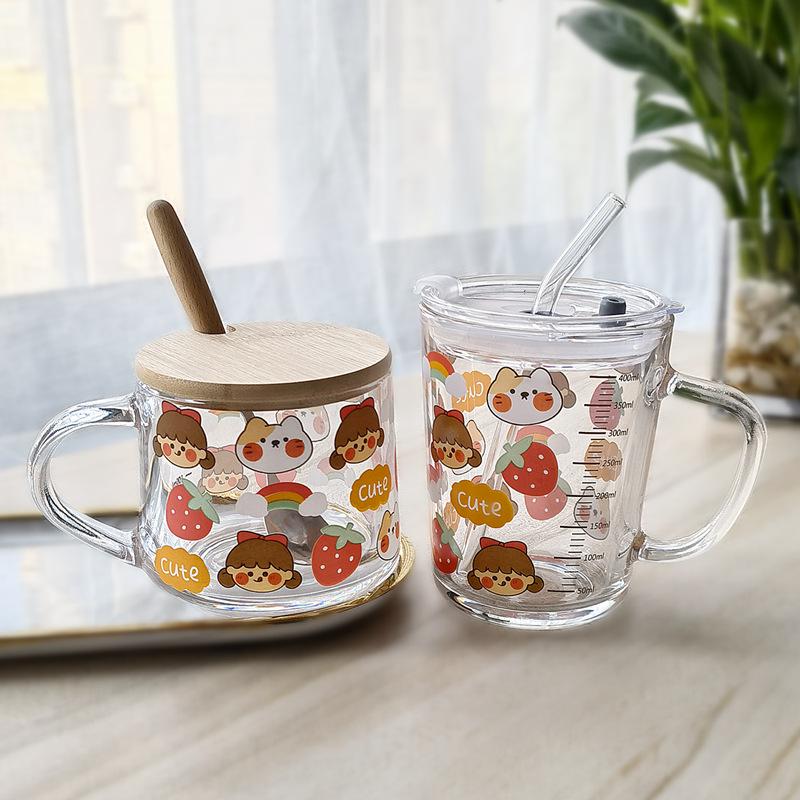 Cupa de lapte drăguță din sticlă cu pai de desene animate, cu capac și linguriță, cadou personalizat.