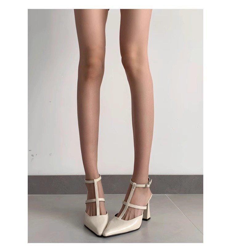Black high heels women's 2025 new patent leather T-shaped buckle with pointed back empty thick heel bag head sandals