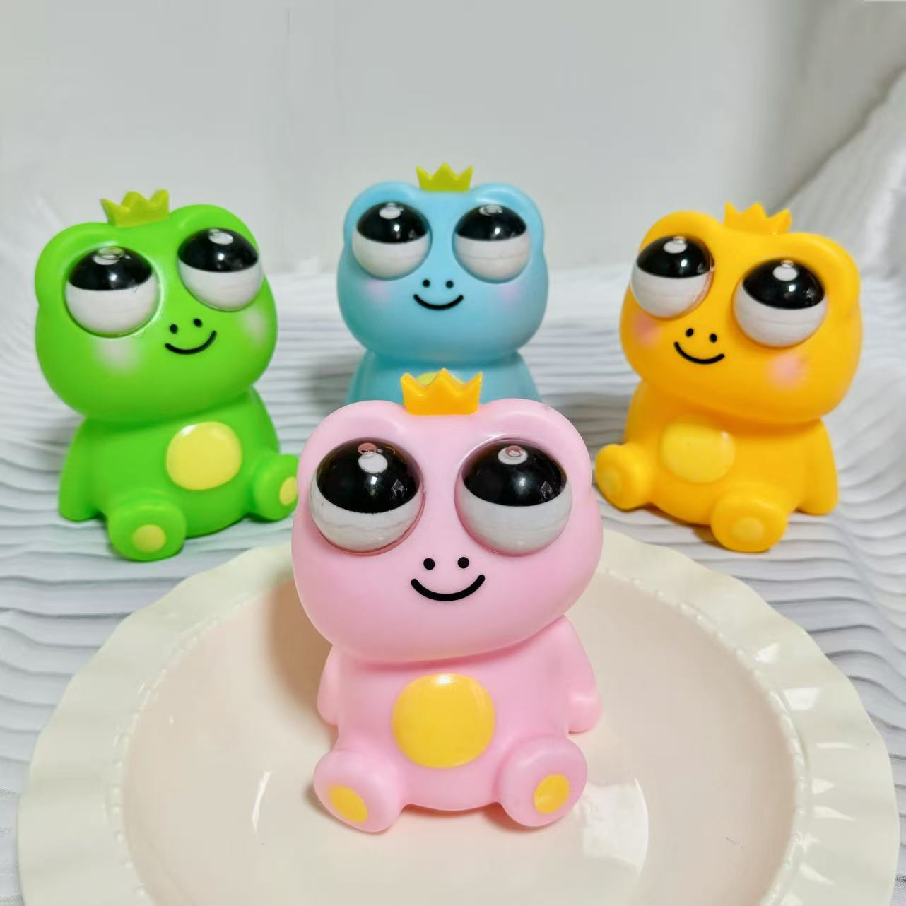 

New 1Pcs Fidget Toy Squeeze Cute Animal Staring Frog Antistress Pinch Decompressions Vent Squeeze Toy Novelty Kids Birthday Gift
