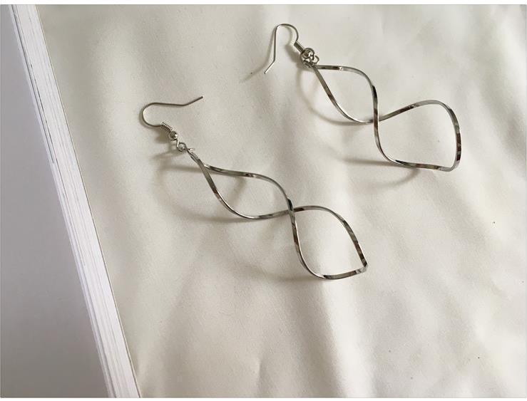 Европейские и американские минималистичные серьги-пусеты в виде спиральной кривой - Дизайн в виде капли-волны для женщин серебряный