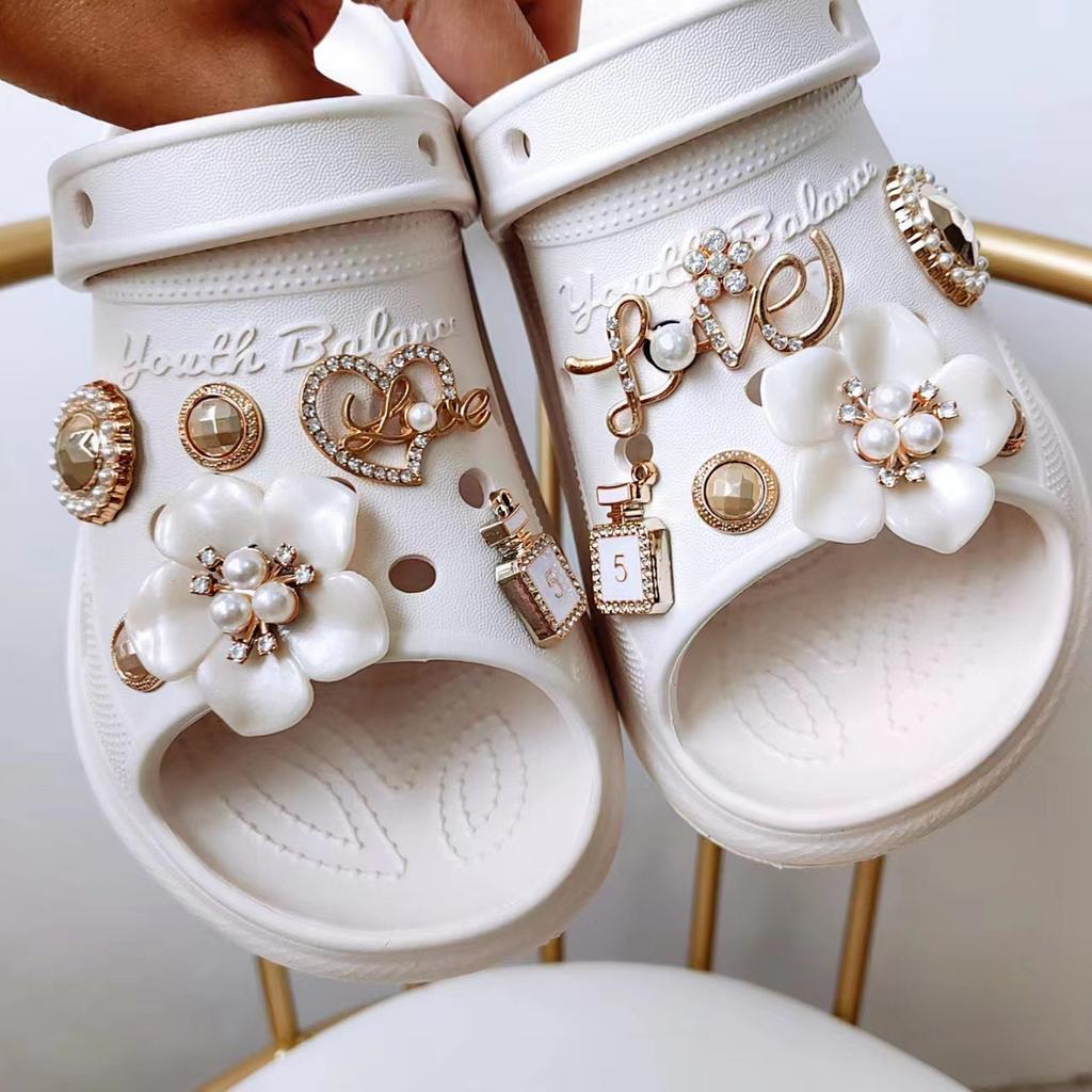 New DIY hole shoes shoe flower pearl floral bottle plum blossom pearl love LOVE decorative buckle accessories shoe buckle