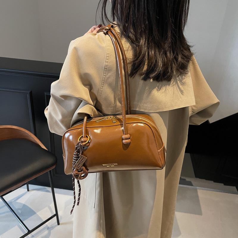 

Нишевый дизайн средневековая сумка подмышку сумка на плечо женская высококлассная сумка из мягкой кожи большая вместимость сумка-боулинг женская 29*10*15 коричневый