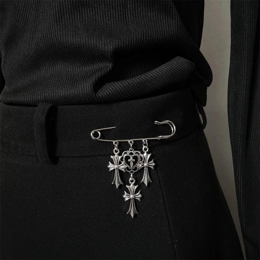 Kreativní brož s kovovým odznakem