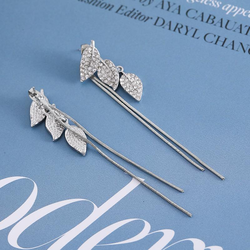 Two-Way Wear Long Faux Diamond Leaf Earrings – Niche Design, Versatile & High-End Feel.