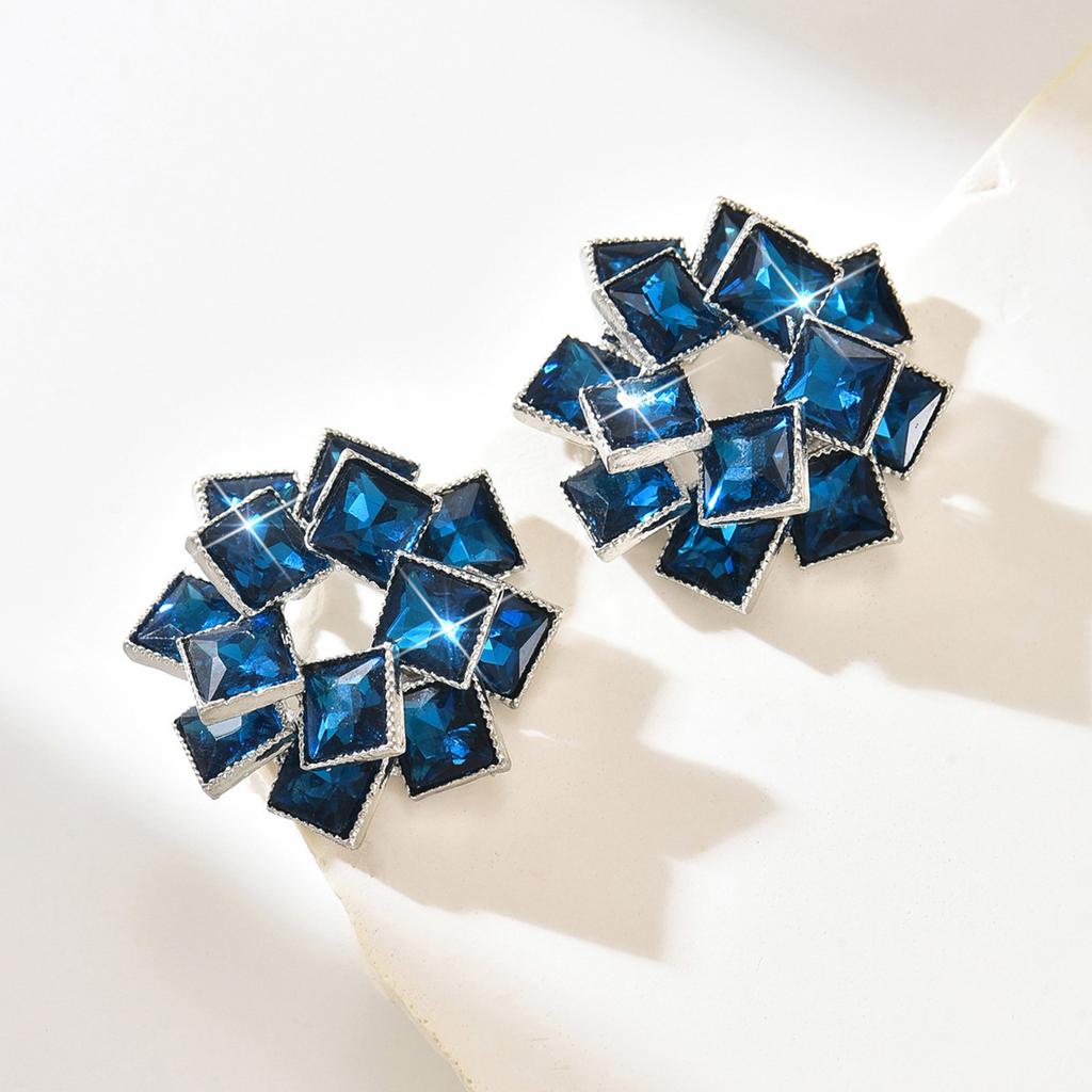 Popular Diamond-Studded Flower Stud Earrings Women'S Light Luxury Court Style Exquisite Earrings Niche High-End Exaggerated Earrings
