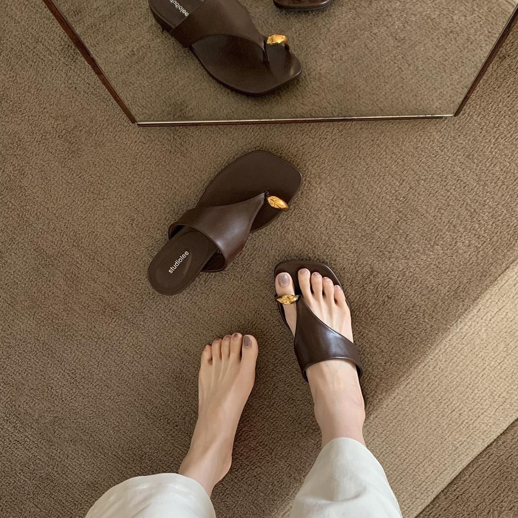 Sheepskin version~ Genuine leather casual sleeve toe flip-flops women's summer wear metal buckle flat bottom pinch slippers beach sandals