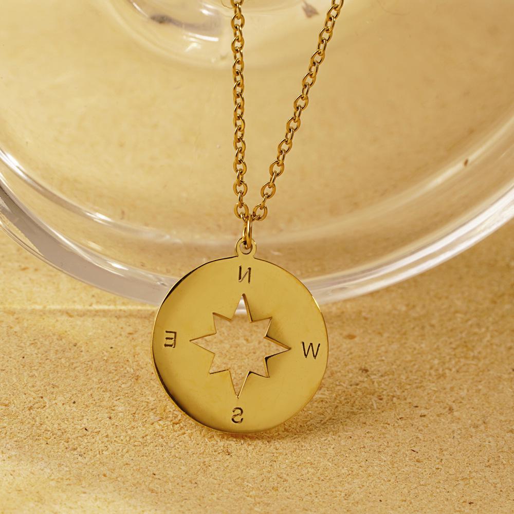 Minimalist Titanium Steel Compass Necklace: Versatile Unisex Pendant on a Short Stainless Steel Clavicle Chain