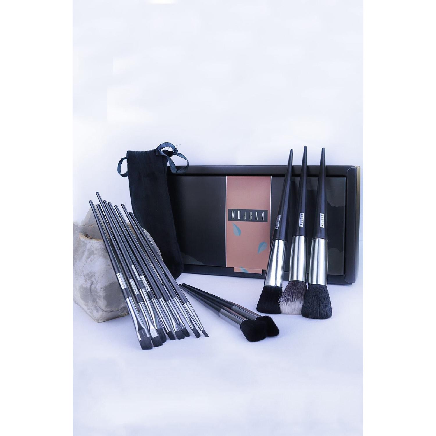 

Fix Special Boxed 13-brush Set Black