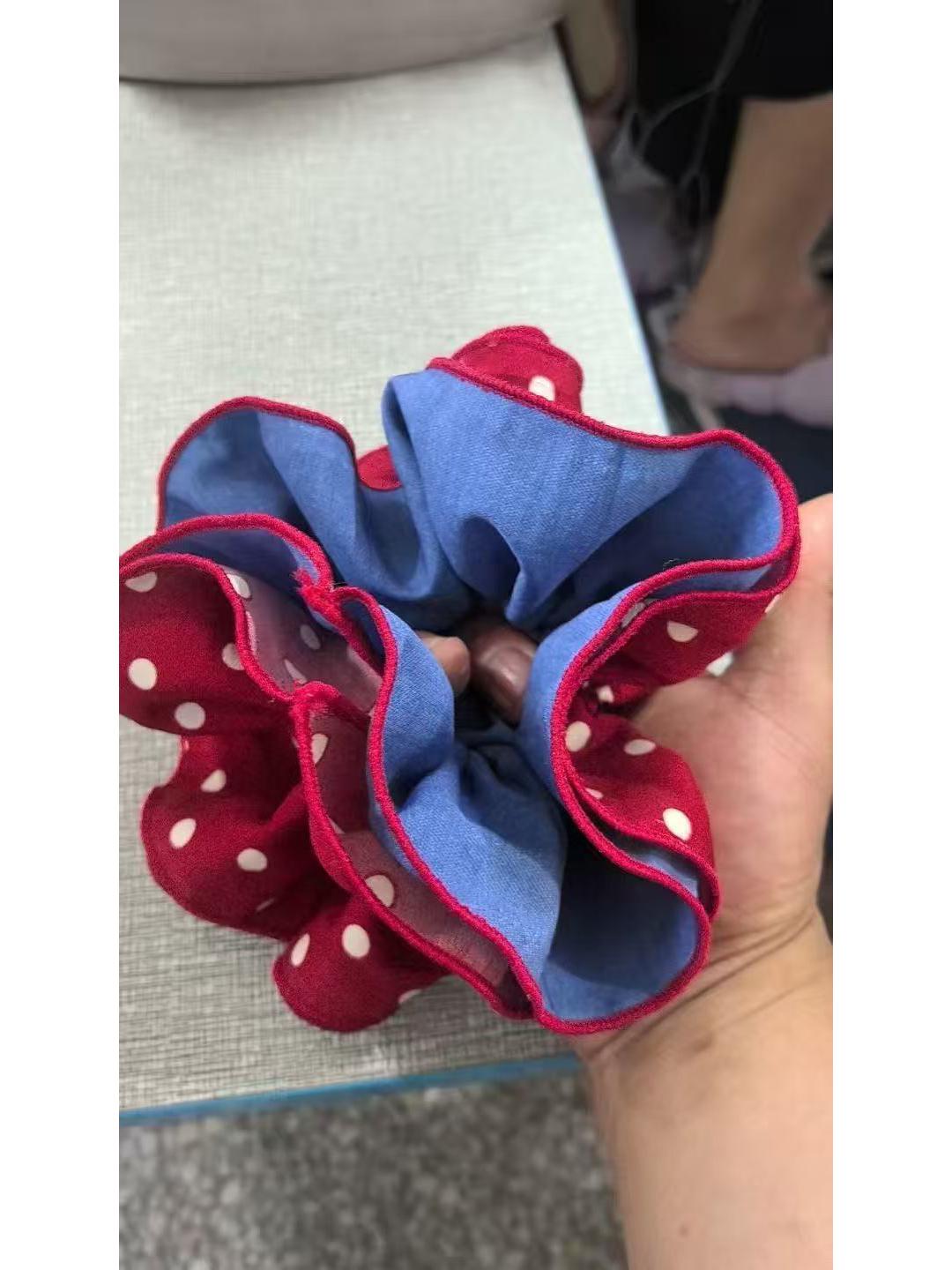 

Универсальная цветочная резинка-скранчи из кешью: Нежное, не повреждающее волосы украшение для стильных хвостиков и пучков