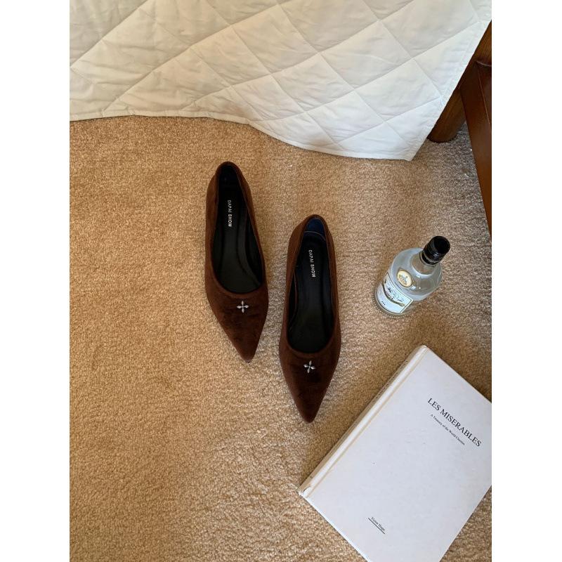 

Остроносые туфли-лодочки на толстом каблуке, женские, новые на весну и осень 2025 года, французские, из черной замши, темпераментные, универсальные, на низком каблуке 39 темно-коричневого